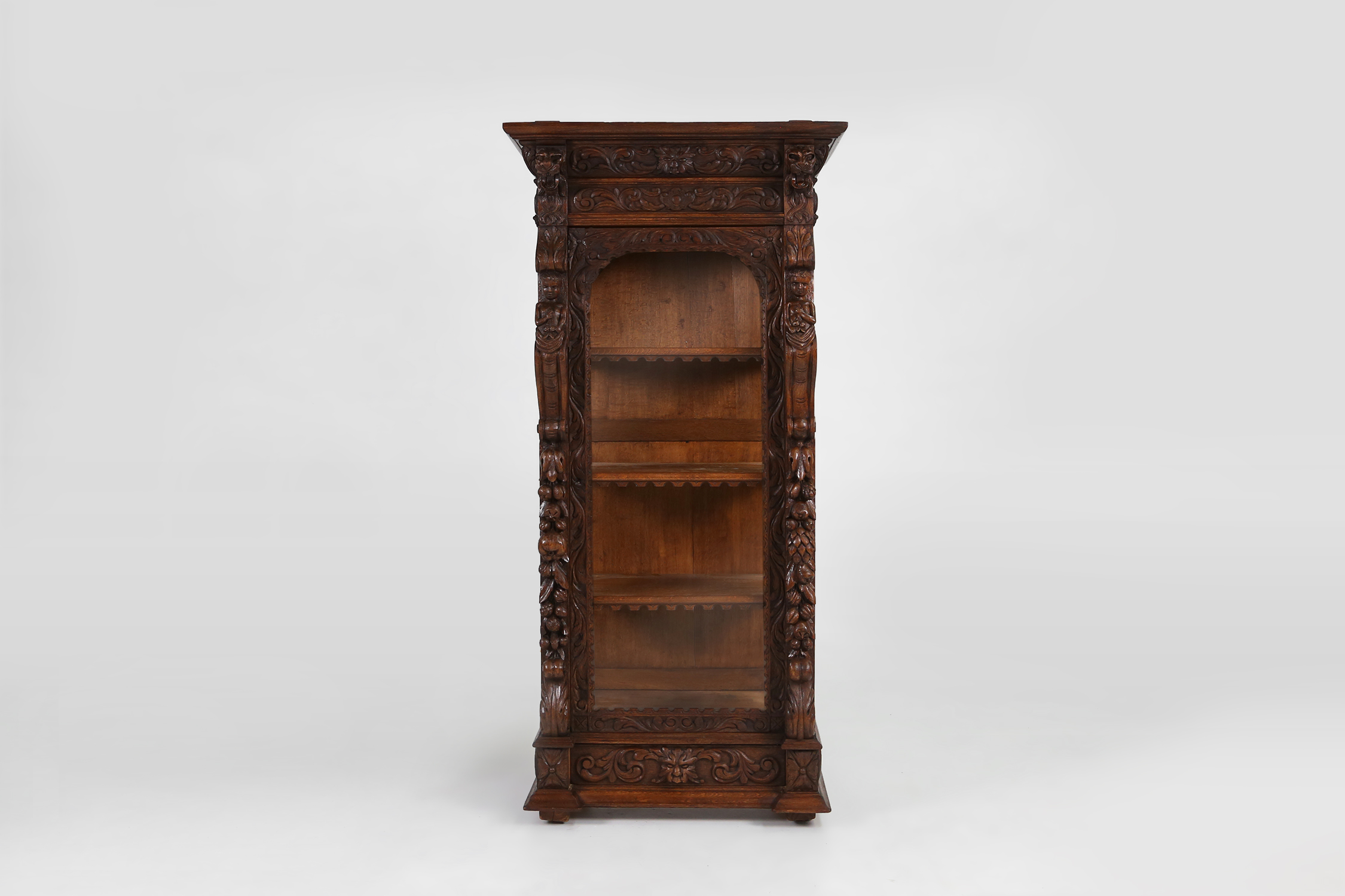 Richly decorated barok style display case in oak, Belgium 20th centurythumbnail